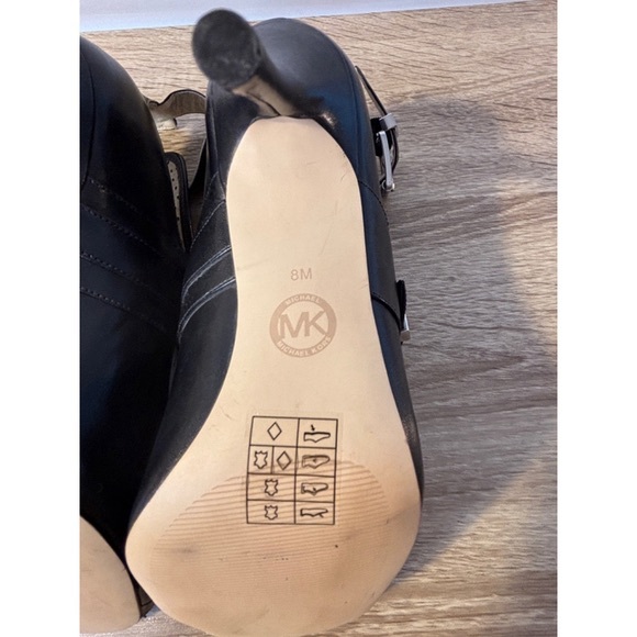 Michael Kors Peep Toes Laser Cut Buckle Heels Black and White Womens Size 8 - Picture 11 of 12